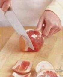 Морские гребешки и грейпфрут, жаренные на гриле: Грейпфрут очистить ножом от кожуры.