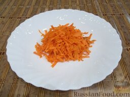 Борщ без капусты, на свиных ребрышках: С морковью поступите точно так же - очистите, натрите на крупной терке и отправьте вслед за картофелем.