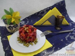 Праздничный винегрет: Приправьте салат растительным маслом, хорошо перемешайте и подавайте к столу.