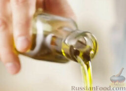 Гаспачо: Добавить оливковое масло.