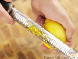 Испанский миндальный пирог: Натереть цедру лимона.