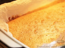 Испанский миндальный пирог: Разогреть духовку до 180 градусов. Выпекать миндальный пирог 30 минут.
