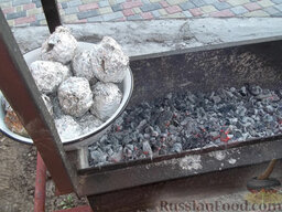Картофель, запеченный на углях: Время приготовления может быть разное, в зависимости от температуры углей. Но чаще всего это занимает 30-40 минут.