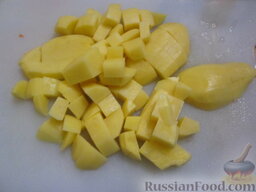 Суп из лука-порея и картофеля: Картофель нарезать произвольно.