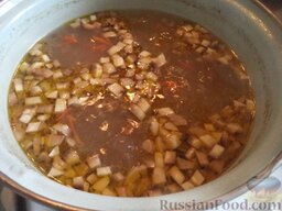 Необычный грибной суп: В суп выложить зажарку.