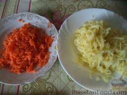 Салат "Коза": Картофель и морковь охладить. Очистить. Натереть на крупной терке.