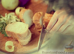 Сэндвичи с тунцом и яблоком: Как приготовить сэндвичи с тунцом:    Нарезать багет.