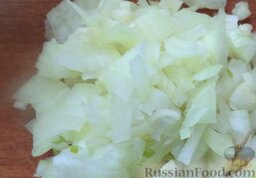 Молдавские плацинды с творогом и зеленью: Лук репчатый (или зеленый) очистить, помыть, нарезать мелко.