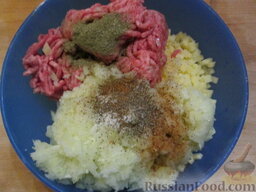 Бак-беляш (вак-бэлиш): В миску поместить фарш, лук, картофель, приправы, соль.