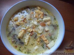 Сырный суп с шампиньонами и сухариками: Сырный суп с шампиньонами готов. Подавать со свежей зеленью и сухариками.  Приятного аппетита!