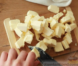 Пирог с семгой: Как приготовить пирог с семгой:    Масло нарезать кубиками.