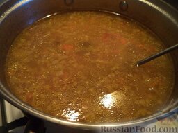 Суп из сушеных грибов с вермишелью: Добавить в кастрюлю вермишель. Варить суп из сушеных грибов до готовности вермишели, около 3-5 минут.