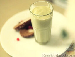 Молочно-фруктовый смузи: Молочно-фруктовый смузи можно подавать. Приятного аппетита!