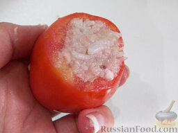 Тушеные помидоры, фаршированные мясом и рисом: Каждый помидорчик нафаршируем нашей начинкой.