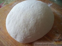 Постные пирожки с картофелем: Замесить мягкое тесто. Накрыть полотенцем и оставить в теплом месте на 20-30 минут.