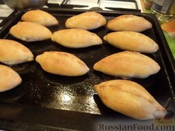 Постные пирожки с картофелем: Поставить противень в духовку на среднюю полку. Выпекать постные пирожки с картофелем при 180-200 градусах до золотистости (около 25 минут).