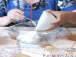 Голубцы с мясом: Рис отварить до полуготовности (5 минут). Переложить в миску.