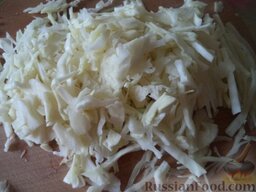 Начинка картофельно-капустная: Капусту нарезать соломкой.