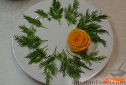 Маринованные вешенки: Выложить розу из апельсина на край блюда, по кругу - веточки укропа.