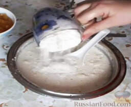 Блины без яиц на газированной воде: При необходимости добавить еще муки. Тесто должно быть по консистенции как жидкая сметана.