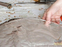 "Грибочки" из картофеля: Закрыть фольгой. Запекать в разогретой духовке 30 минут про температуре 180 градусов.