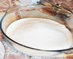 Десерт "Битое стекло": Сметану смешать с сахаром.