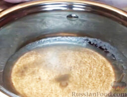 Десерт "Битое стекло": Кастрюльку с набухшим желатином поставить на очень малый огонь и нагреть, чтобы желатин растворился. Не доводить до кипения!