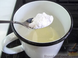 Кофе латте: Молоко налейте в кружку, добавьте сахар и подогрейте. Главное не дайте ему закипеть!!! Молоко для кофе латте должно быть около 50-60 градусов.