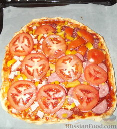 Пицца "Быстринка": сверху накрыли кружочками свежих помидоров