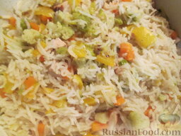 Рис с овощами и копченой индейкой: Даем рису с овощами настояться еще 10-15 минут (под крышкой).