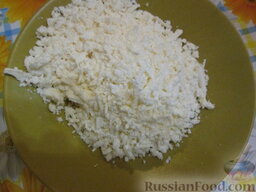 Пироги "а-ля осетинские" с тыквой: Сыр натереть на крупной терке.