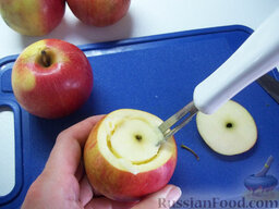 Запеченные яблоки с творогом и персиками: Как приготовить яблоки, запеченные с творогом и персиками:    Яблоки помоем, срежем верх с хвостиком и специальным или обычным ножом удалим сердцевину.