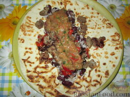 Лепешки (фахитас) по-мексикански: Затем сальсу из свежих сырых овощей. В этом блюде очень важен контраст!