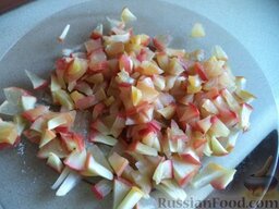 Яблочные слойки: Как приготовить слойки яблочные:    Яблоки помыть, разрезать на 4 части, посыпать сахаром и поставить в микроволновку на 4-5 минут (на полную мощность). Охладить.