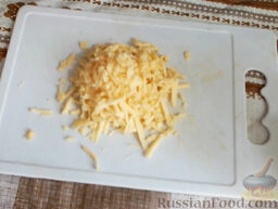 Мойва под соусом: Сыр натереть на крупной терке.