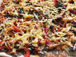 Пицца с грибами и морепродуктами: Пицца с грибами и морепродуктами готова. Приятного аппетита!
