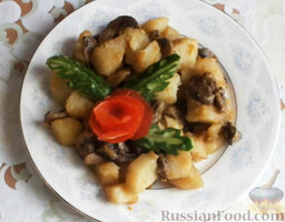 Картошка с грибами: Картошка с грибами готова. Приятного аппетита!