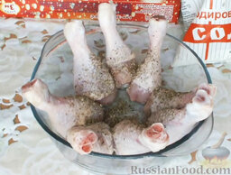 Куриные ножки в духовке: Куриные ножки посолить, приправить итальянскими травами.