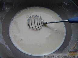 Блинчики тоненькие: Последним добавить растительное масло. Все хорошо взбить. Оставить тесто на 20 минут.