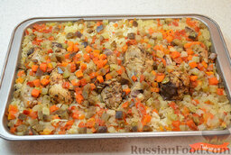 Запеченные куриные ножки с рисом и овощами: Проверяем готовность и подаем к столу.  Приятного аппетита!
