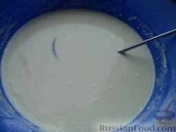 Блинчики "Бархатные" на молоке: Еще раз хорошо взбить тесто.