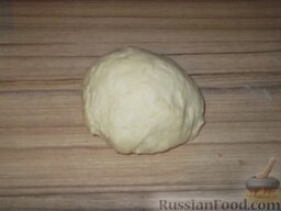 Печенье «Не пропадать же рассольчику»: Из полученной смеси и муки замесите некрутое тесто.