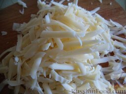 Салат из печени трески с сыром: Твердый сыр натереть на крупной терке.