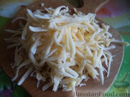 Салат из печени трески с овощами: Твердый сыр натереть на крупной терке.