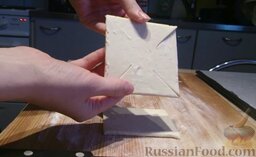Joulutortut - финские рождественские  звездочки: Слоеное тесто вынимаем из морозилки, даем отойти 15 минут.   Далее нарезаем квадратами (у меня листы теста прямоугольные, поэтому из одной 100-граммовой пластины - 2 квадрата).