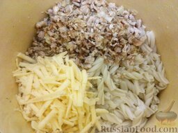 Макароны по-флотски с сыром: К макаронам добавить мясо с луком и сыр. Перемешать.