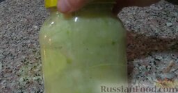 Лимонно-имбирный чай: Идеально хранить лимонно-имбирную смесь для чая в стеклянной банке в холодильнике до недели.