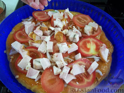 Пицца по-домашнему, с ветчиной, помидорами, оливками: Затем помидоры и ветчину.