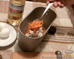 Камбала, запеченная в духовке: Далее снова выложить небольшой слой морковки.