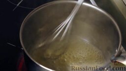 Штрудель с соусом болоньезе: Далее соус бешамель. Растопим сливочное масло.